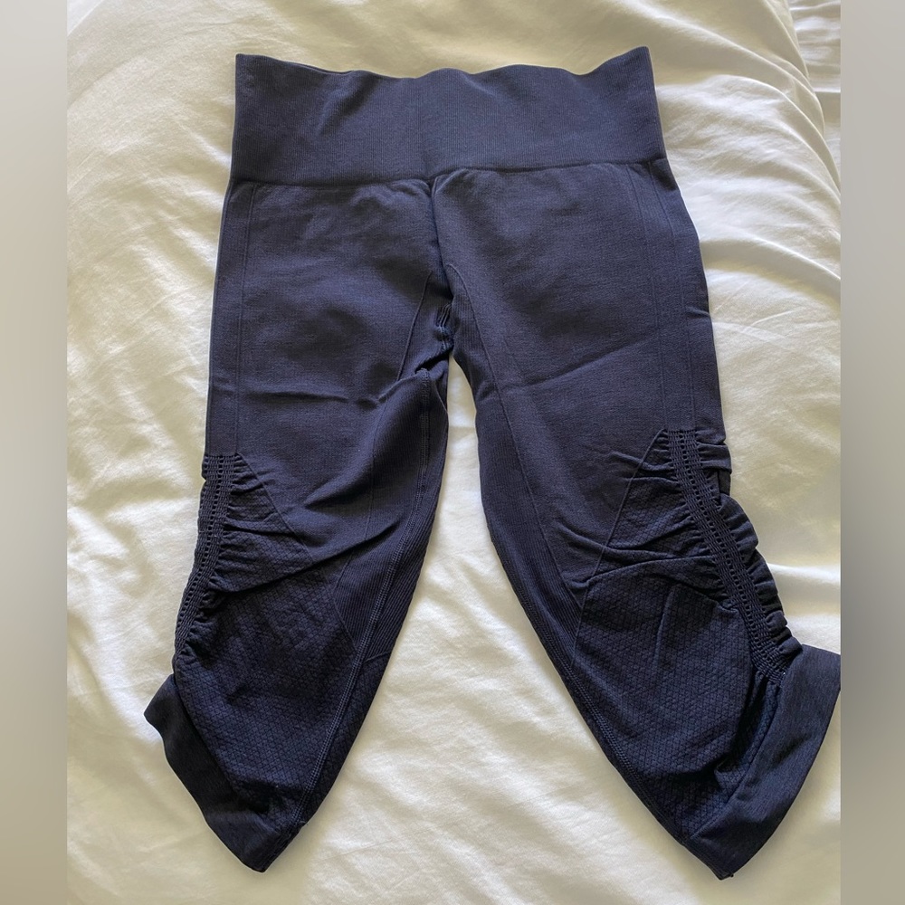 Lululemon navy blue cropped athletic pants